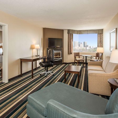 Best Western Plus Winnipeg Airport Hotel Exterior photo
