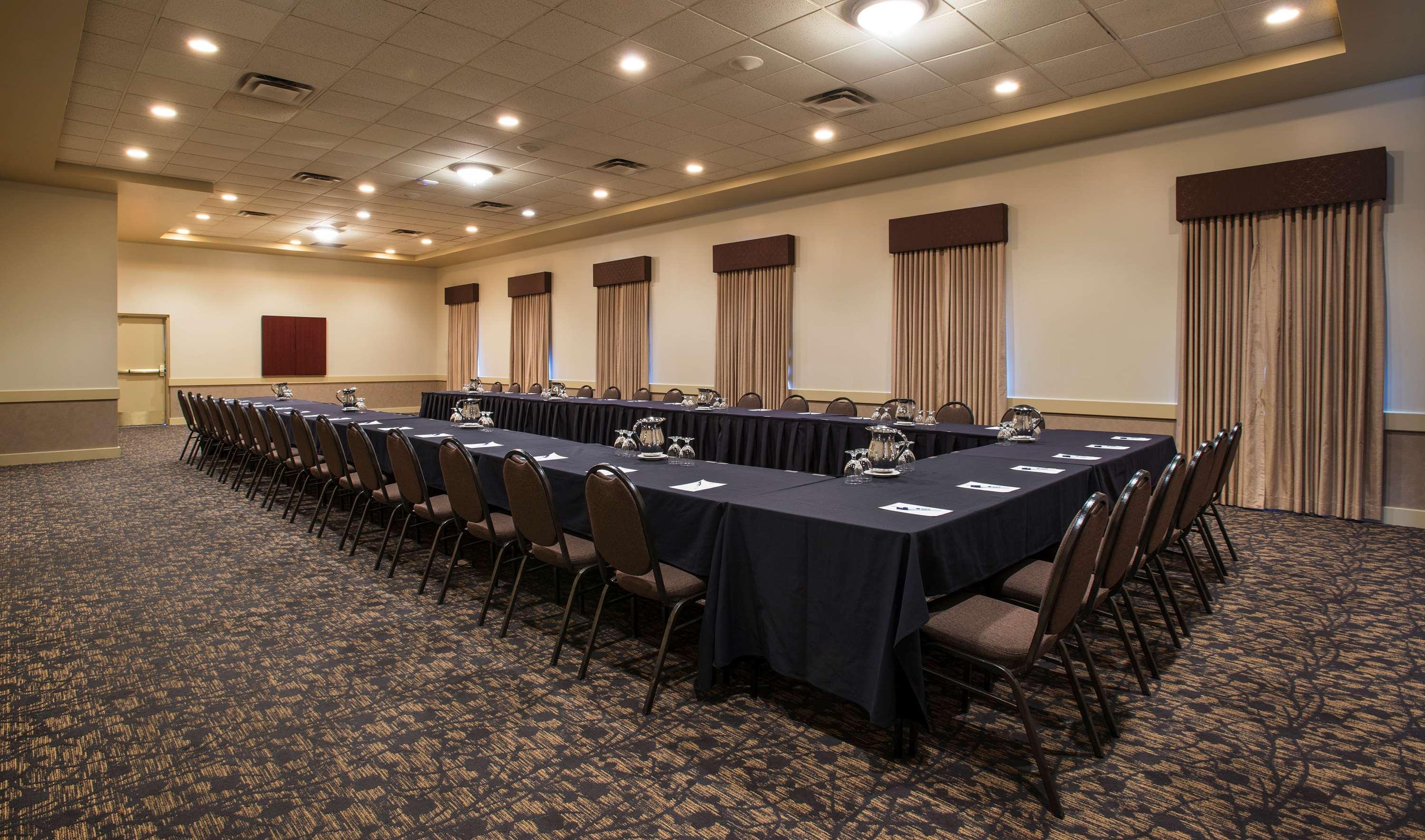 Best Western Plus Winnipeg Airport Hotel Exterior photo