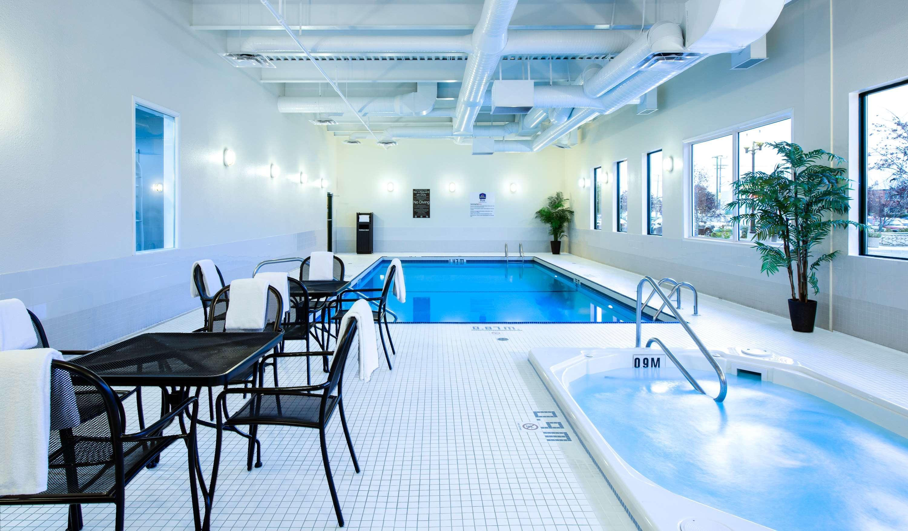 Best Western Plus Winnipeg Airport Hotel Exterior photo