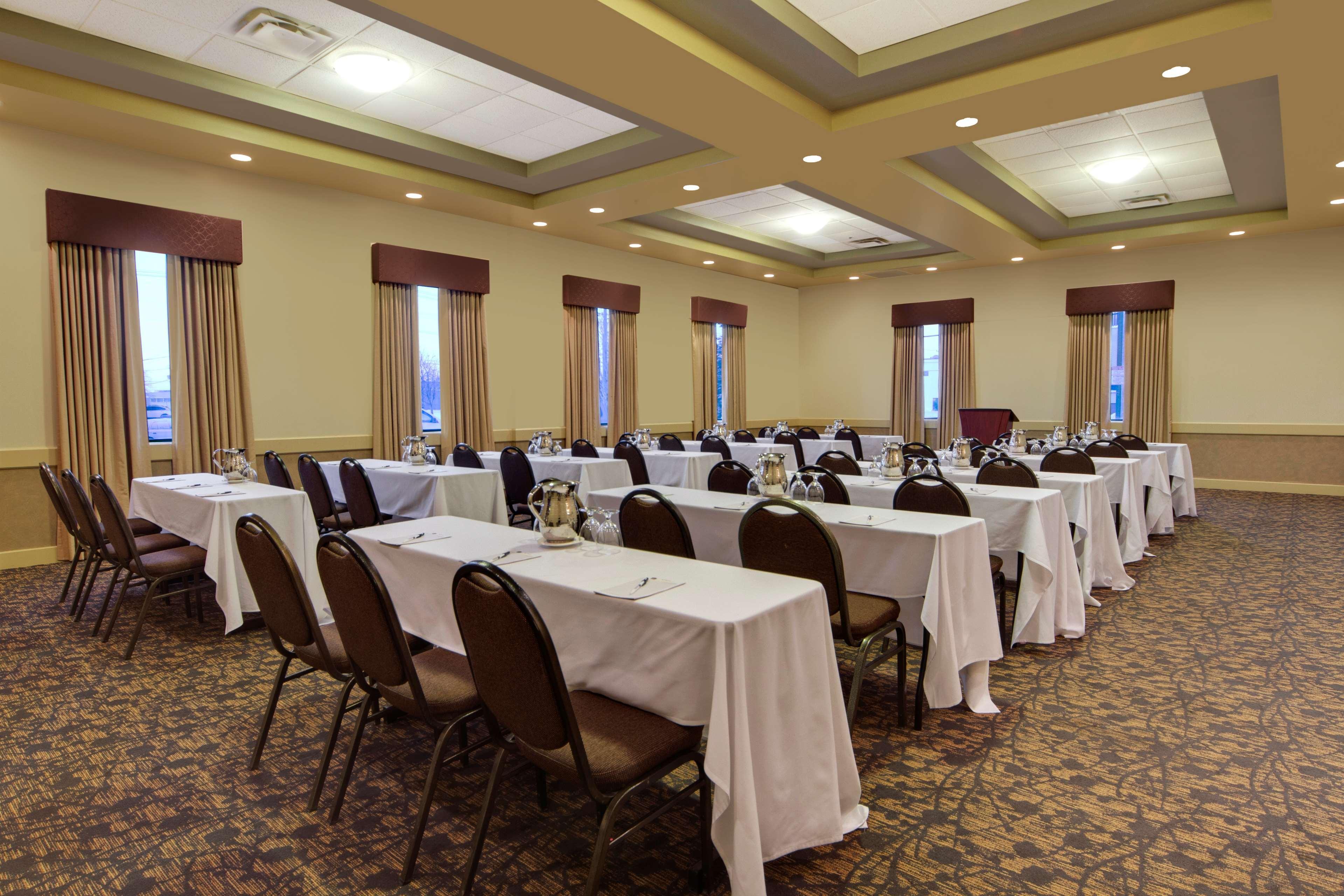 Best Western Plus Winnipeg Airport Hotel Exterior photo