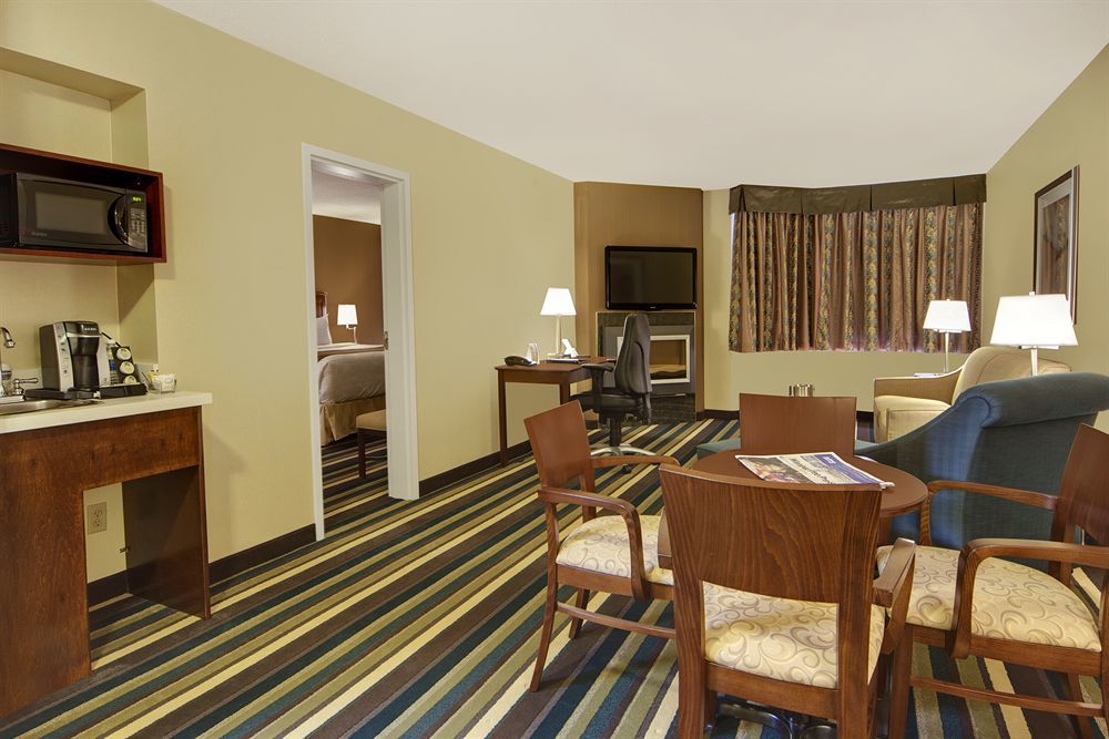 Best Western Plus Winnipeg Airport Hotel Exterior photo