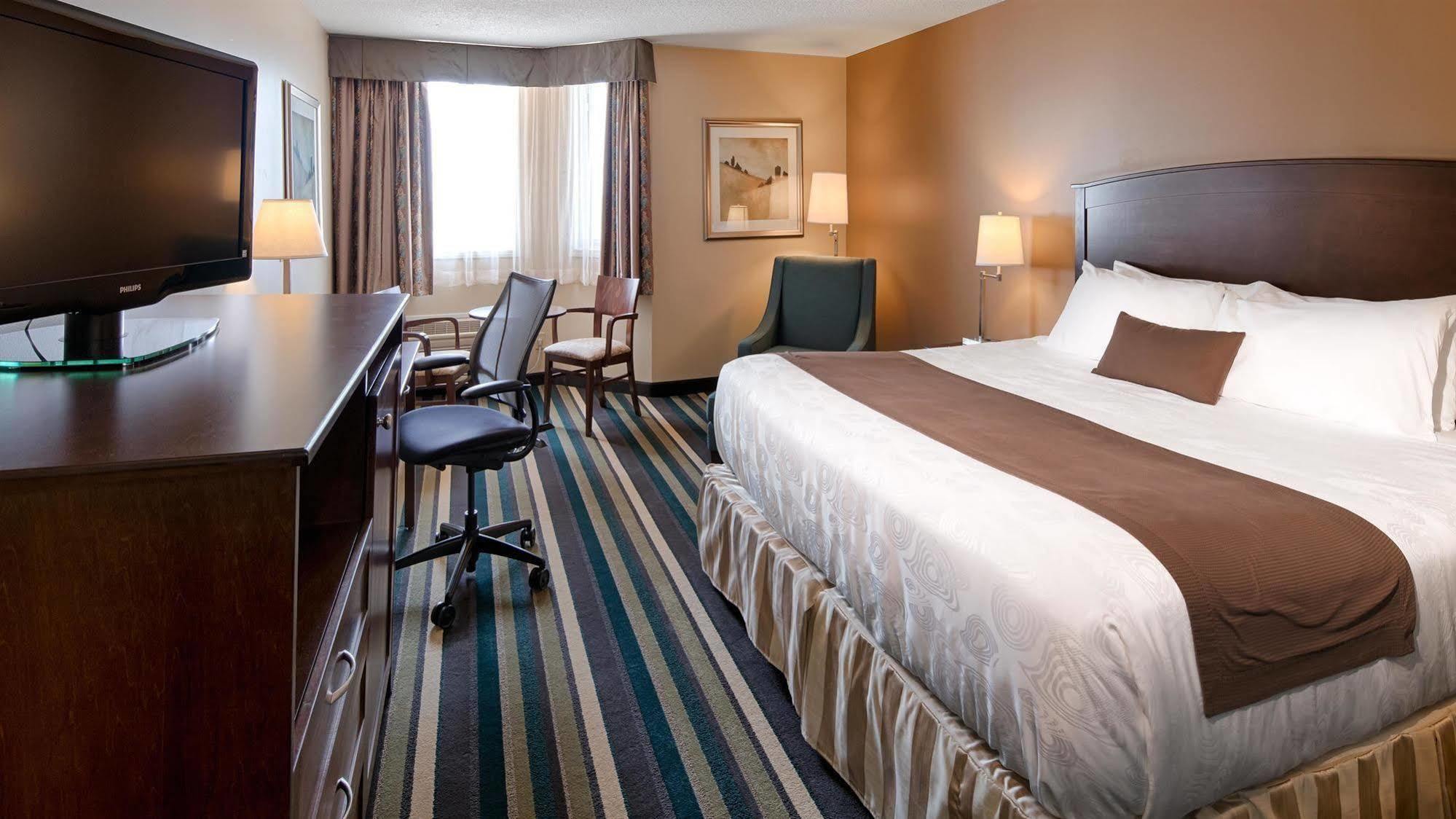 Best Western Plus Winnipeg Airport Hotel Exterior photo