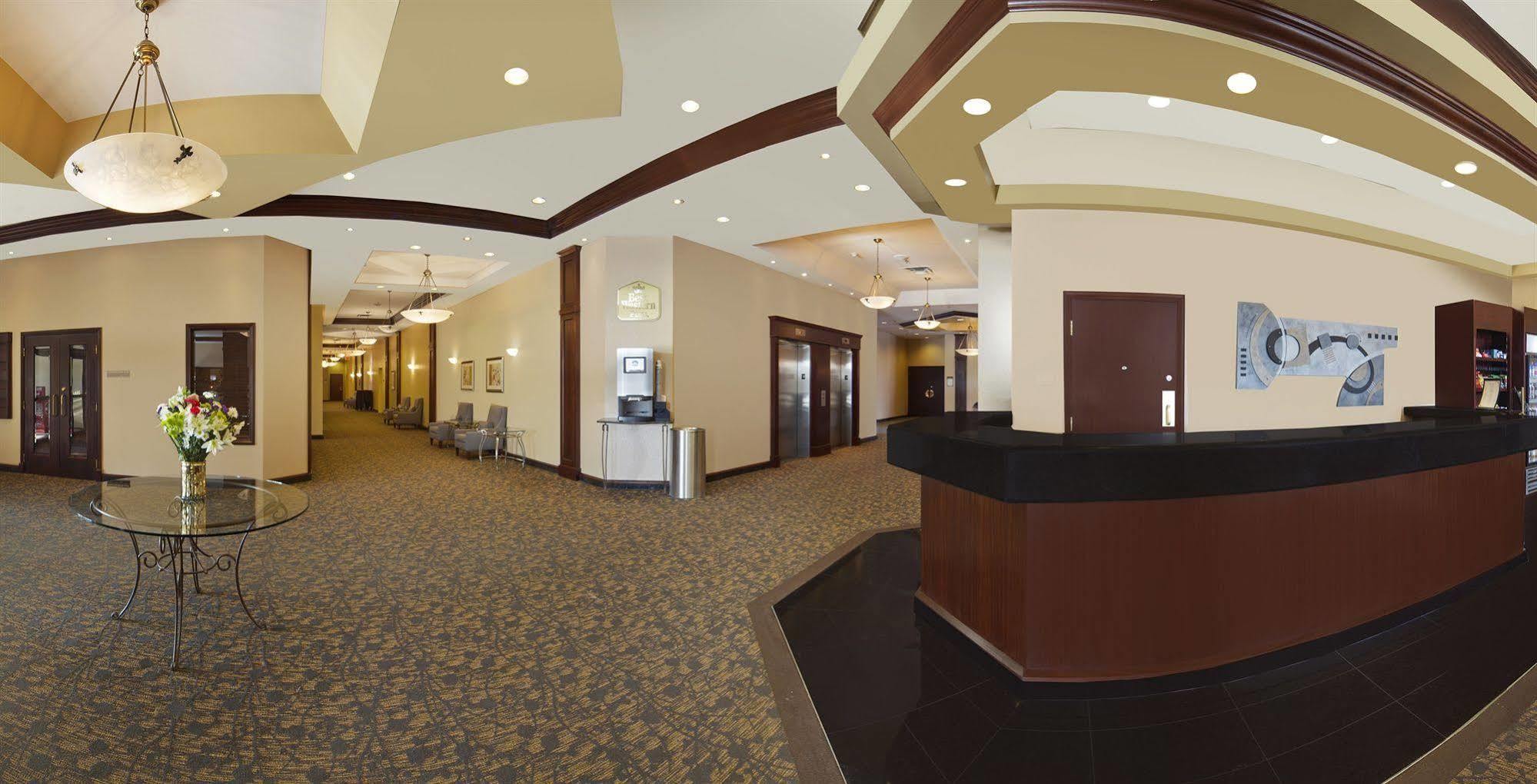 Best Western Plus Winnipeg Airport Hotel Exterior photo